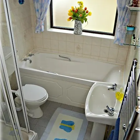Bed and Breakfast Dromhall Heights 3*