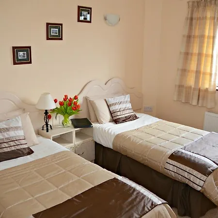 Bed & Breakfast Dromhall Heights 3*